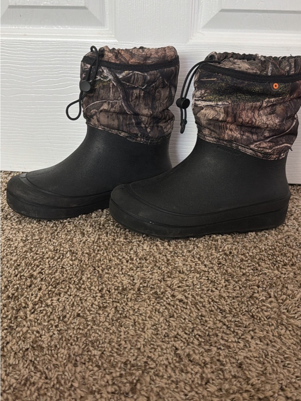 BOGS Boys Boots  Black Winter Waterproof Boots with Camo Top